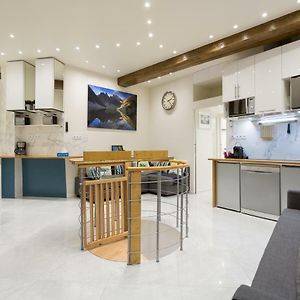 Louvre Luxury Apartment & Spa